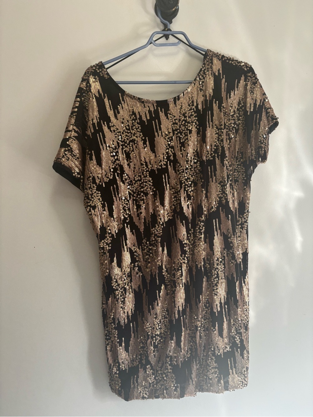 Women's Black and Gold Sequin Short Sleeve Top